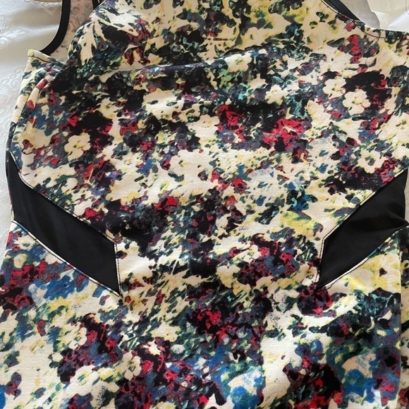 Material Girl women’s. Multi color sleeveless floral body con Dress with Zip M - Picture 4 of 8